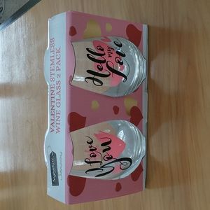 Stemless wine glasses